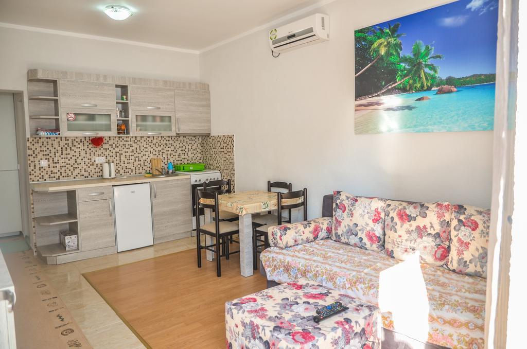 Apartments Paradise Ulcinj Esterno foto