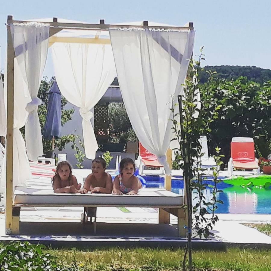 Apartments Paradise Ulcinj Esterno foto